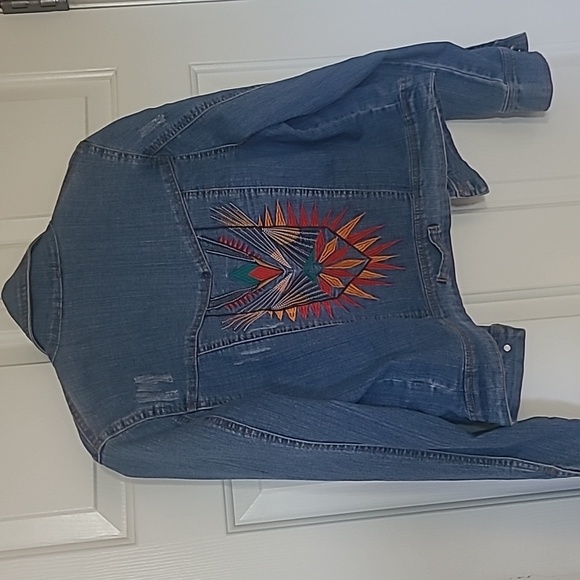Unique Aztec print embroidered jean jacket - Picture 2 of 10